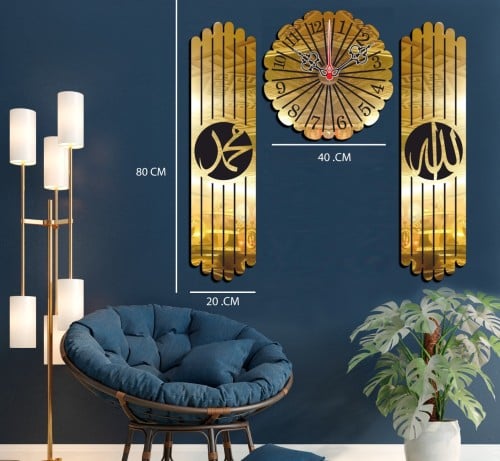 ساعة جدارية مزخرفة