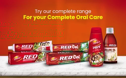 مسحوق الأسنان الأحمر من دابور لعلاج رائحة الفم الك...