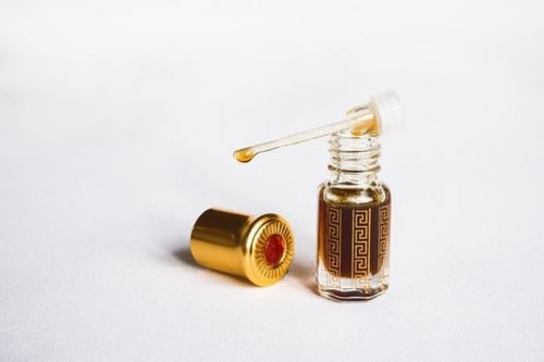 مخلط بلاك عود (Black Oud) ( عود بالزعفران)