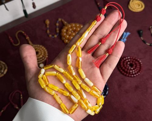 بكلايت شبيه كهرمان كركوشه