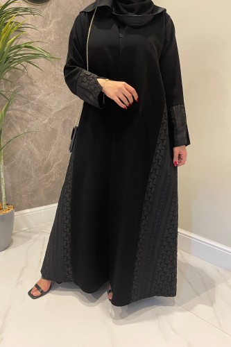 عباية سوداء مع جاكار مميز