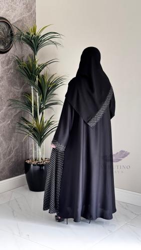 عباية سوداء منقطة مع دانتيل