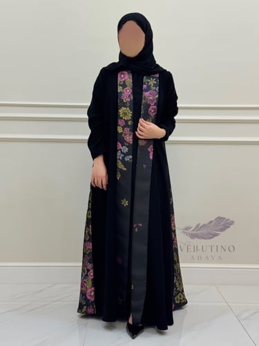 عباية سوداء مع جاكار برسم مميز و أنيق