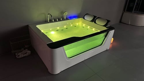 جاكوزي استحمام ابيض بانارة 170*120 سم