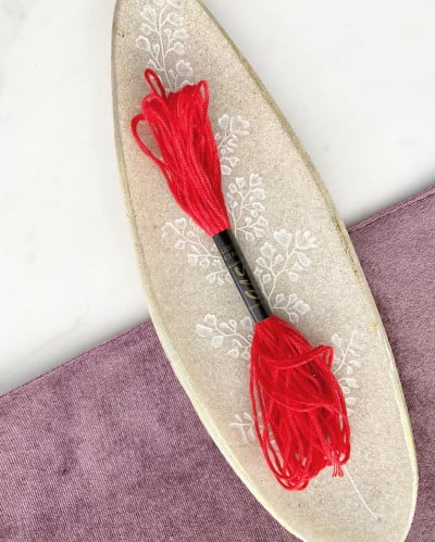 خيط أحمر مالونيه