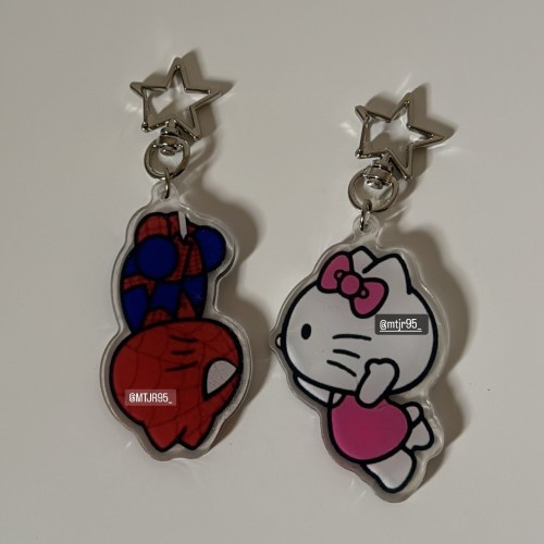 ميدالية سبايدر مان وهيلو كيتي