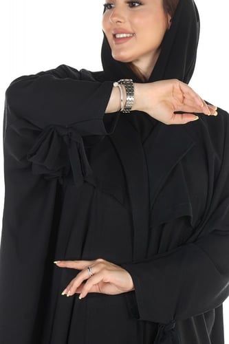 عباية نصف فراشة منسوجة من قماش الكريب الطايح مع طر...