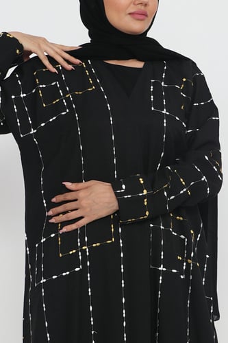 عباية منسوجة من قماش الكريب السعودي مع طرحتها