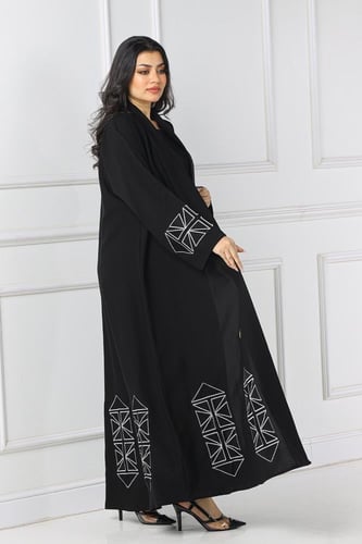 عباية نصف كلوش منسوجة من قماش الكريب الفاخر مع طرح...