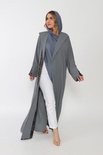 عباية ملونة منسوجة من قماش الكريب السعودي مع طرحته...