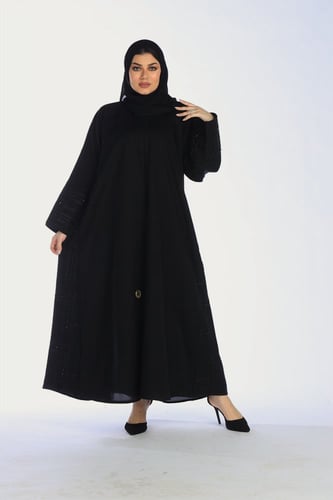 عباية نصف كلوش بتطريز اسود ناعم من قماش الكريب الف...