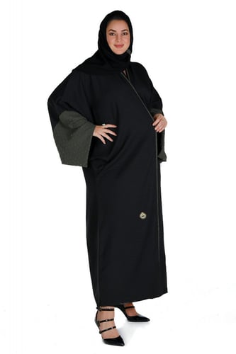 عباية قصة قطري منسوجة من الكريب السعودي مع طرحتها