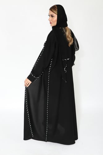 عباية منسوجة من القماش الكريب الفاخر مع طرحتها