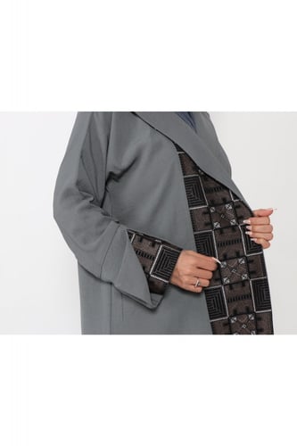 عباية ملونة منسوجة من قماش الكريب السعودي مع طرحته...