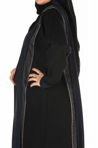 عباية منسوجة من قماش الكريب السعودي مع طرحتها