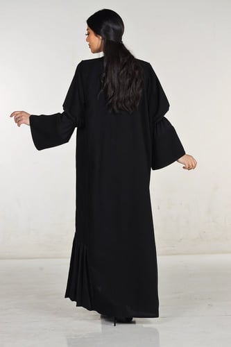 عباية منسوجة من قماش الكريب الفاخر مع طرحتها