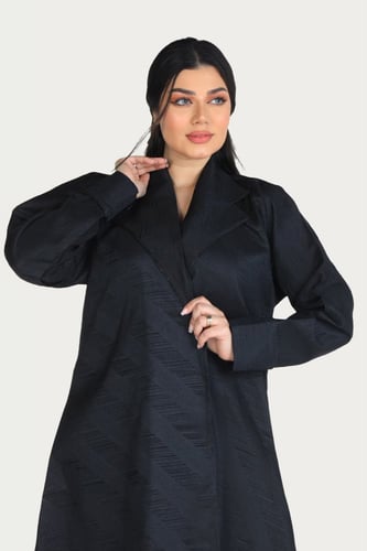 عبايه سوداء بقماش تفته مشجر مع طرحتها