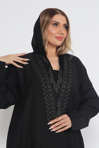 عباية منسوجة من الكريب السعودي مع طرحتها