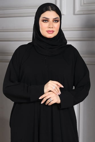 عبايه بجيوب مخفيه سوداء نص فراشه في الجوانب من قما...