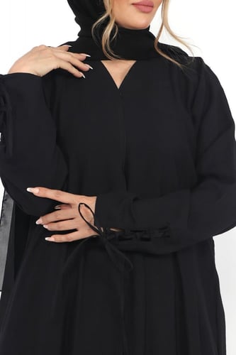 عباية منسوجة من قماش الكريب السعودي مع طرحتها