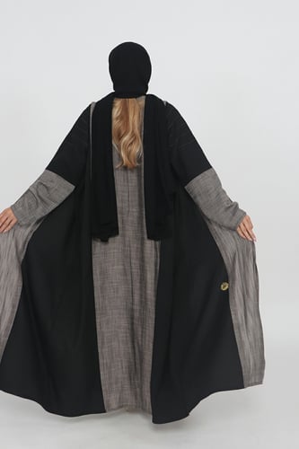 عباية منسوجة من قماش الكريب السعودي مع طرحتها .