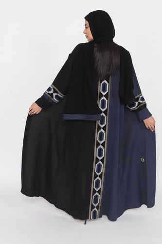 عباية منسوجة من قماش الكريب السعودي مع طرحتها