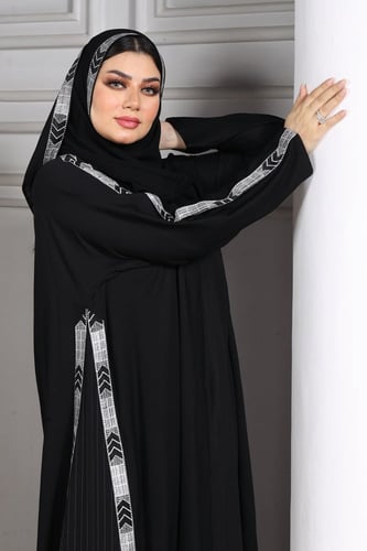 عباية نص كلوش سوداء من قماش الصالونا الكوري