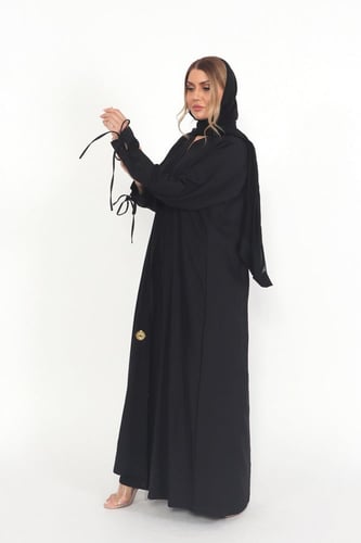 عباية منسوجة من قماش الكريب السعودي مع طرحتها