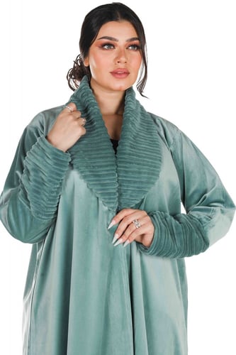 عباية شتوية لف تركوازي من قماش مخمل بتدخيله فرو مع...