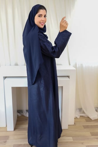 عباية ملونة كحلي من قماش اللينين بتطريز في الامام...