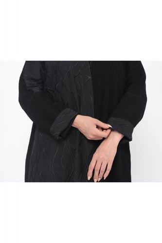 عباية منسوجة من قماش الكريب المقلم الفاخر مع طرحته...