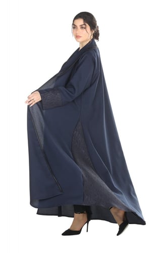 عباية كلوش كحلي منسوجة من الكريب الفاخر مع طرحتها