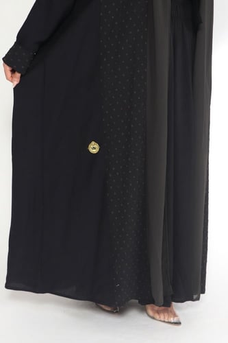 عباية منسوجة من القماش الملكي الفاخر مع طرحتها