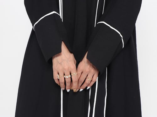 عباية منسوجة من قماش الكريب السعودي الاصلي مع طرحت...