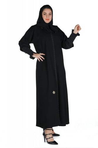 عباية منسوجة من الكريب المقلم مع طرحتها