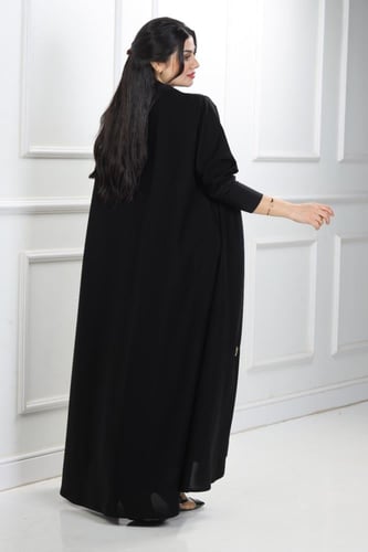 عباية منسوجة من قماش الكريب الطايح مع طرحتها