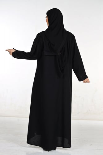 عباية منسوجة من قماش الكريب المخطط مع طرحتها