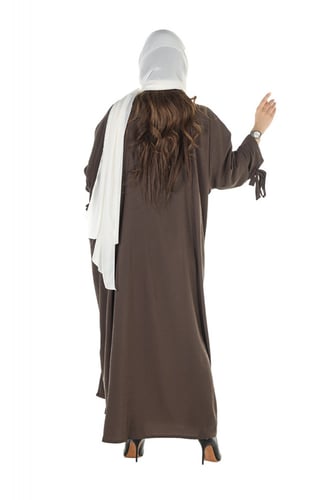 عباية نصف فراشة منسوجة من قماش الكريب الطايح مع طر...