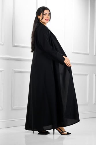 عباية دبل ياقة نصف كلوش منسوجة من قماش كريب الفاخر...