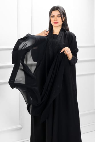 عباية ياقة نصف كلوش منسوجة من قماش كريب الفاخر مع...