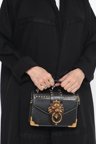 عباية منسوجة من قماش الكريب المنقط الاسود مع طرحته...