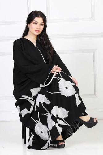 عباية نصف كلوش منسوجة من قماش الكريب الفاخر مع طرح...