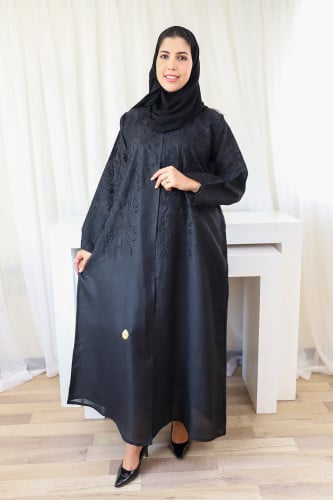 عباية سوداء من قماش اللينين بتطريز في الامام والخل...