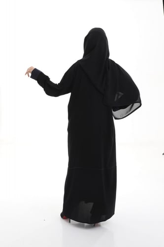 عبايه منسوجة من قماش لمسة حرير مع طرحتها.