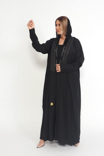 عباية منسوجة من الكريب السعودي مع طرحتها