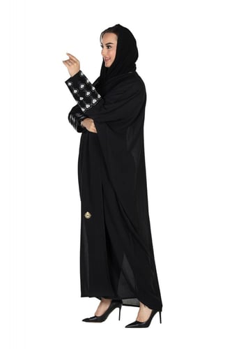 عباية نصف فراشة منسوجة من قماش الكريب الطايح مع طر...