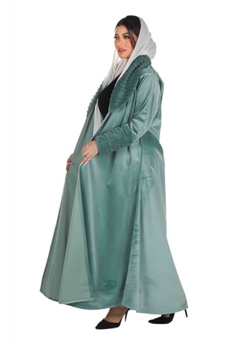 عباية شتوية لف تركوازي من قماش مخمل بتدخيله فرو مع...