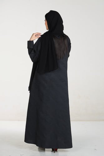 عبايه سوداء بقماش تفته مشجر مع طرحتها