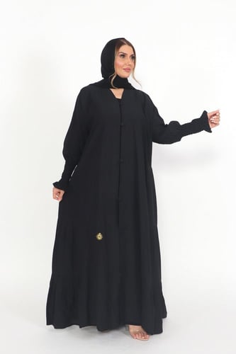 عباية كريب كلوش بزرار ملبس مع طرحتها