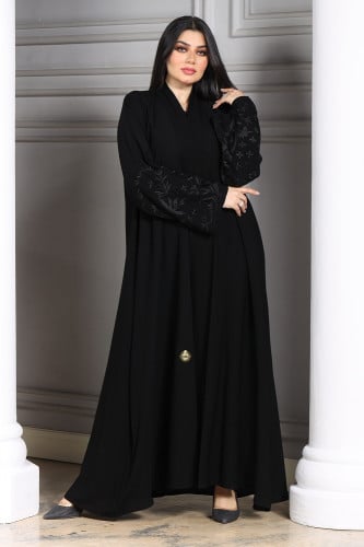 عباية نص كلوش سوداء من القماش الملكي بتطريز أسود ف...